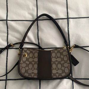 COACH SWINGER BAG